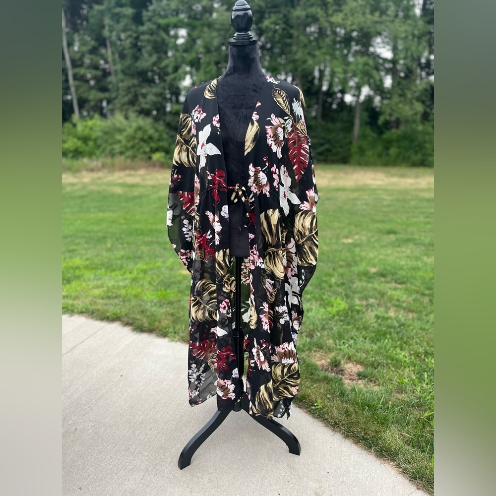NWT Boutique floral caftan